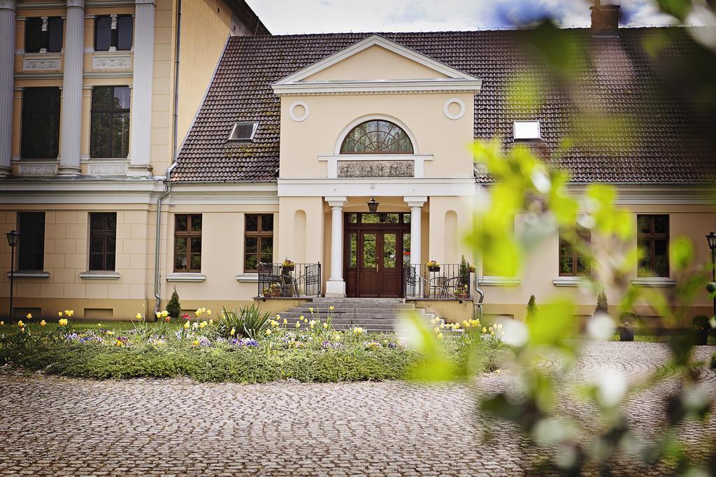 Palac Jablonowo Panzió Ujście Kültér fotó